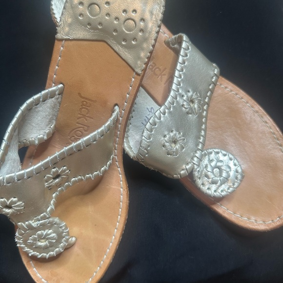 JACK ROGERS  JACK FLAT  GOLD METALLIC LEATHER Lightweight BOHEMIAN SANDAL 9M - Picture 1 of 8